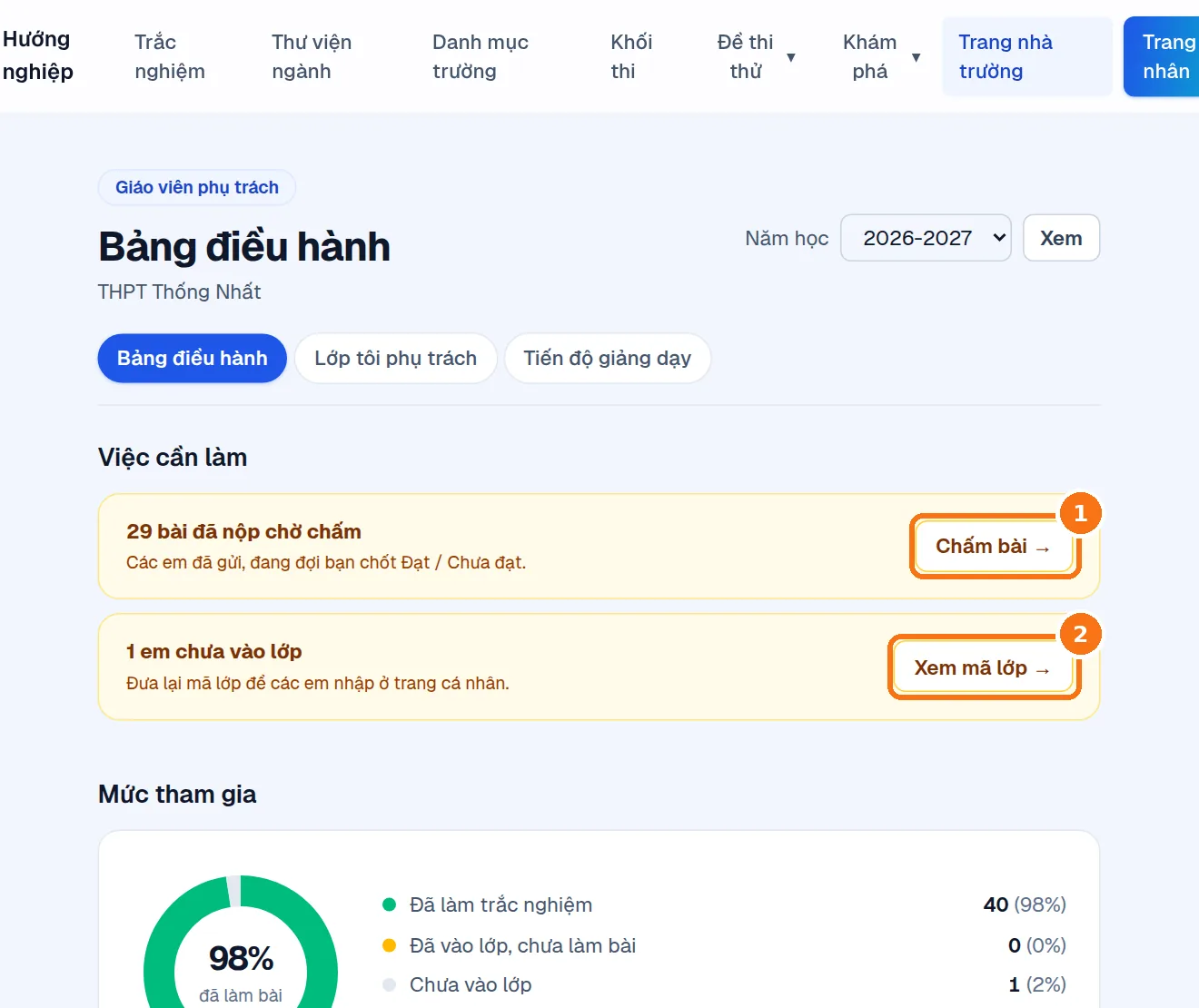 Bảng điều hành của giáo viên chủ nhiệm 12A1: 29 bài đã nộp chờ chấm và 1 em chưa vào lớp, nút Chấm bài và Xem mã lớp được khoanh